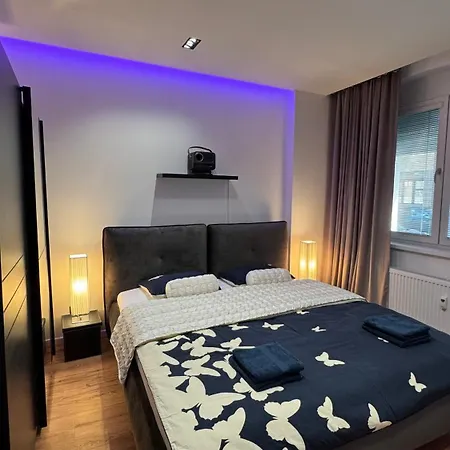 Moderni Hi-Tech Apartman V Centru Pardubic - Wi-Fi, Netflix, Projektor Pardubice Exterior photo